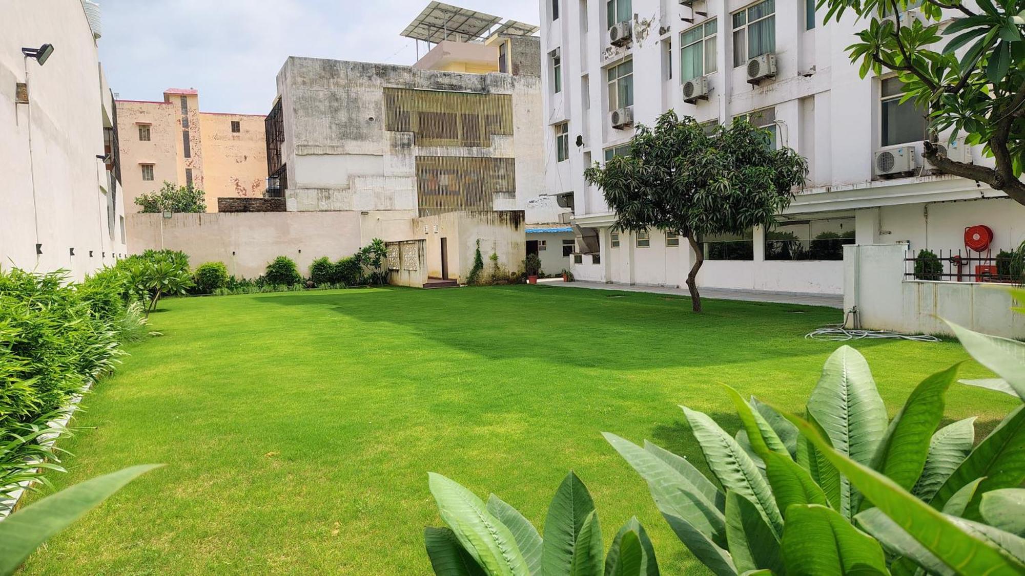 Crestmont Ashapurna Jaipur, Banipark Hotel Exterior foto