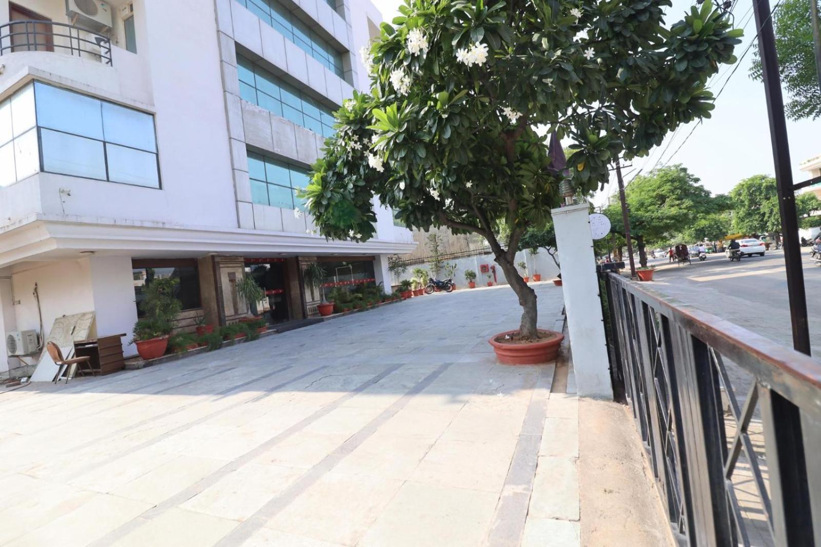 Crestmont Ashapurna Jaipur, Banipark Hotel Exterior foto